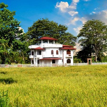 Green Heritage Holiday Resort Mahiyanganaya Bagian luar foto