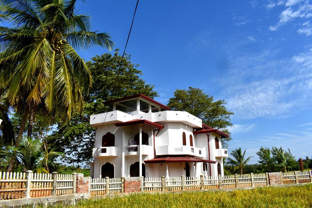 Green Heritage Holiday Resort Mahiyanganaya Bagian luar foto